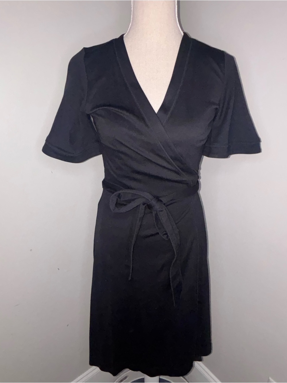Ann Taylor NWOT black short sleeve wrap dress knit size 4